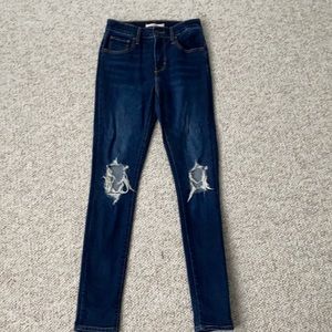Levi’s 721 ripped dark wash 26 high rise skinny